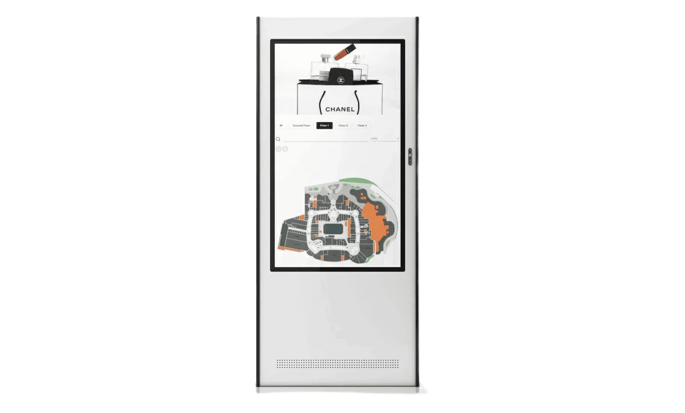 Это одна из самых крупных касс самообслуживания в России. Smart Wall действительно сделана в формате «стены» и экран у модели очень большой.